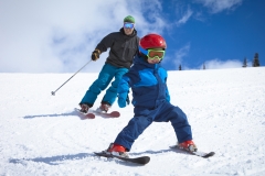 father_son_skiing